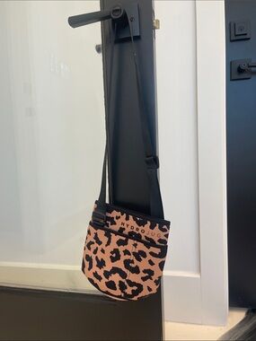 Hydrojug Leopard Print Crossbody Bag - Brown/Black